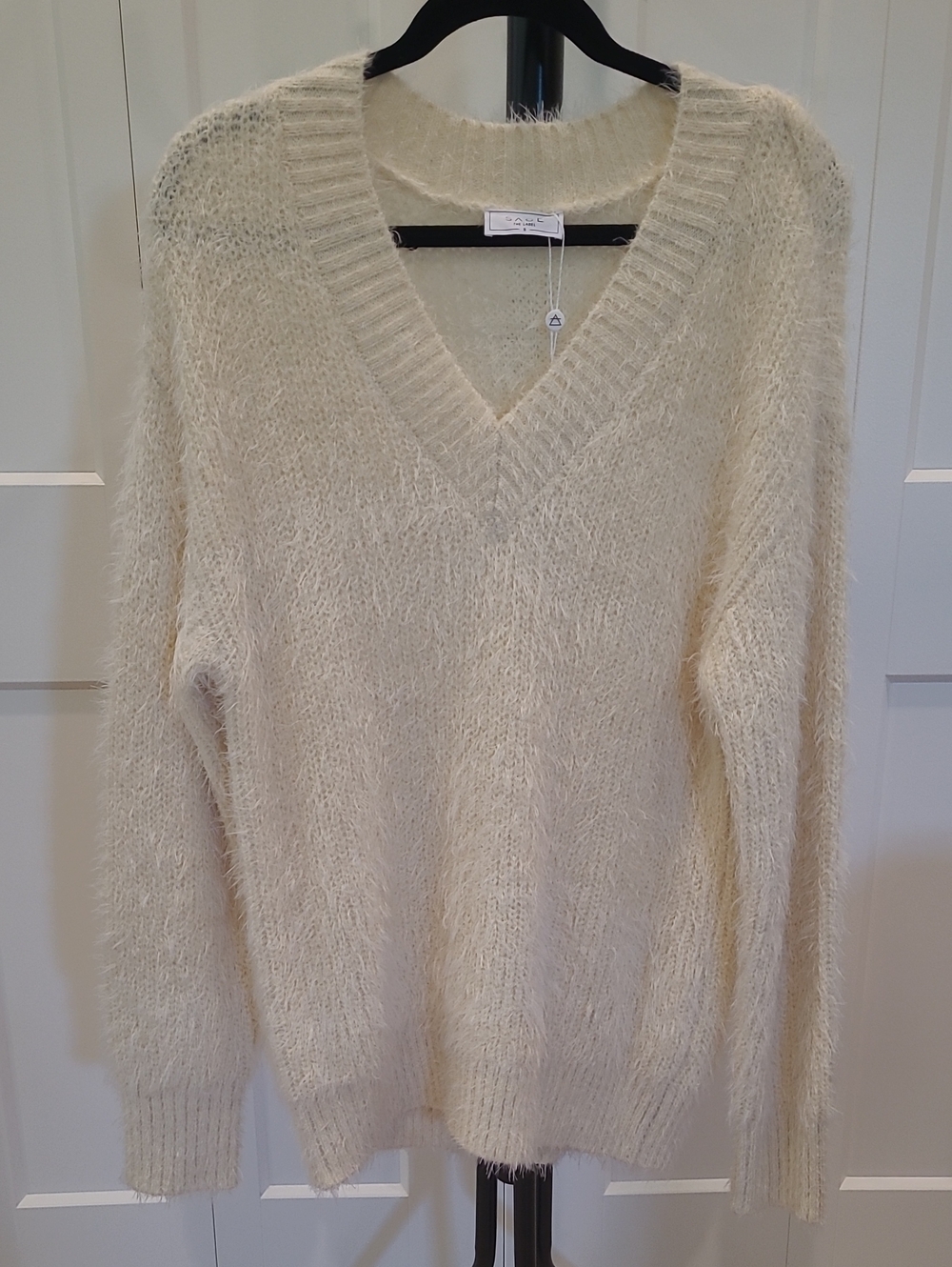 Sage "Lynn" V-Neck Sweater In Ivory NWT